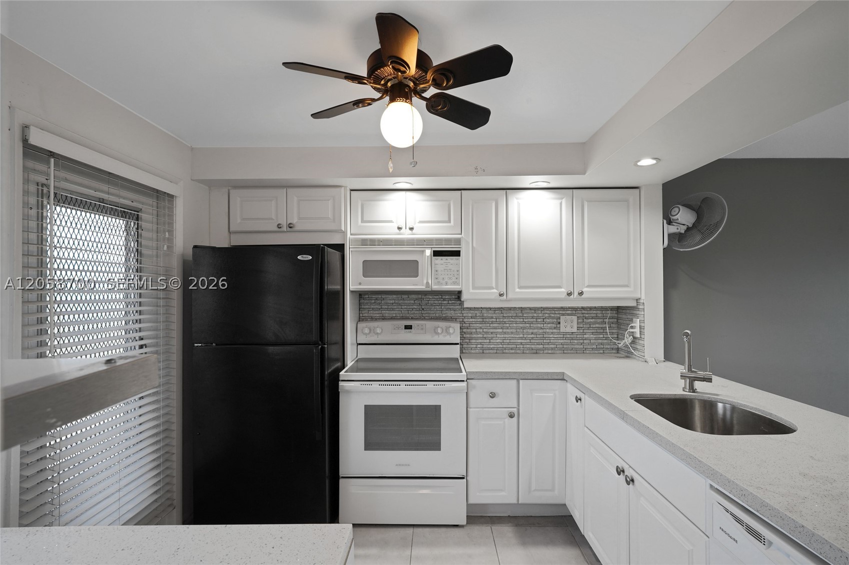 HILLCREST COUNTRY CLUB AP - Residential