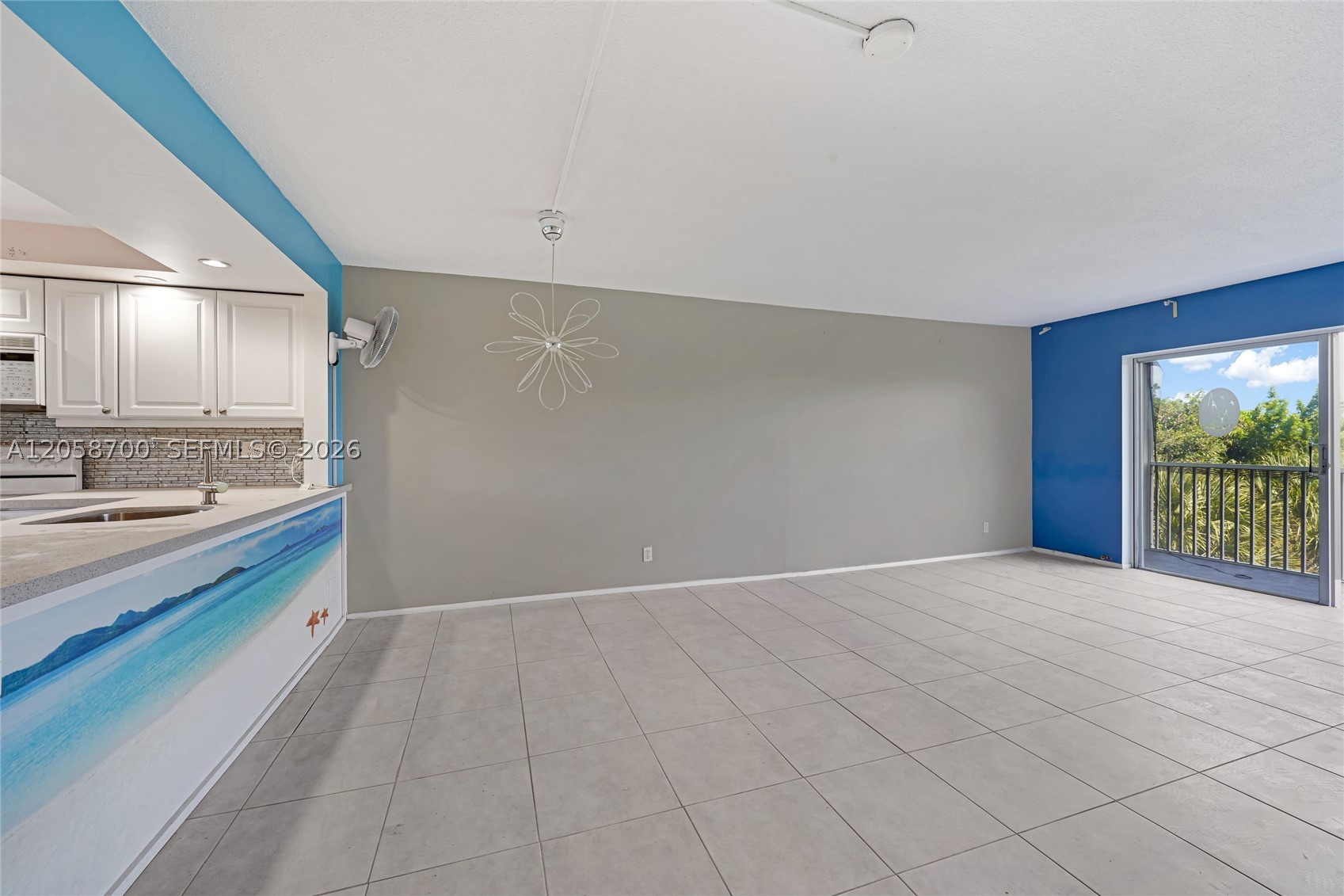 HILLCREST COUNTRY CLUB AP - Residential