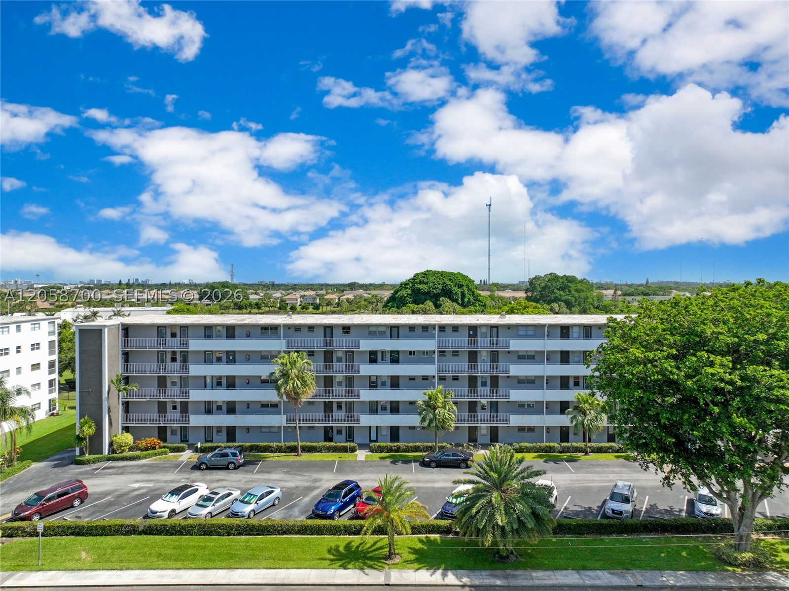 HILLCREST COUNTRY CLUB AP - Residential