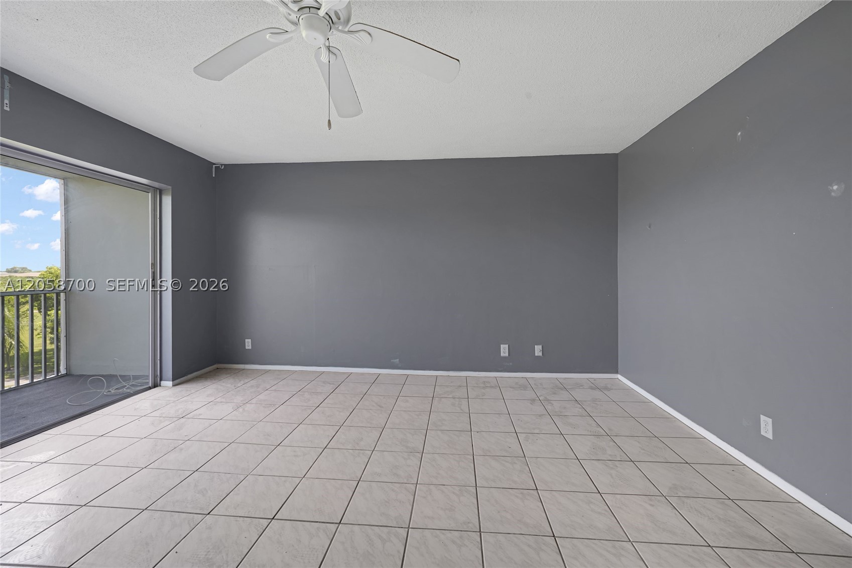 HILLCREST COUNTRY CLUB AP - Residential