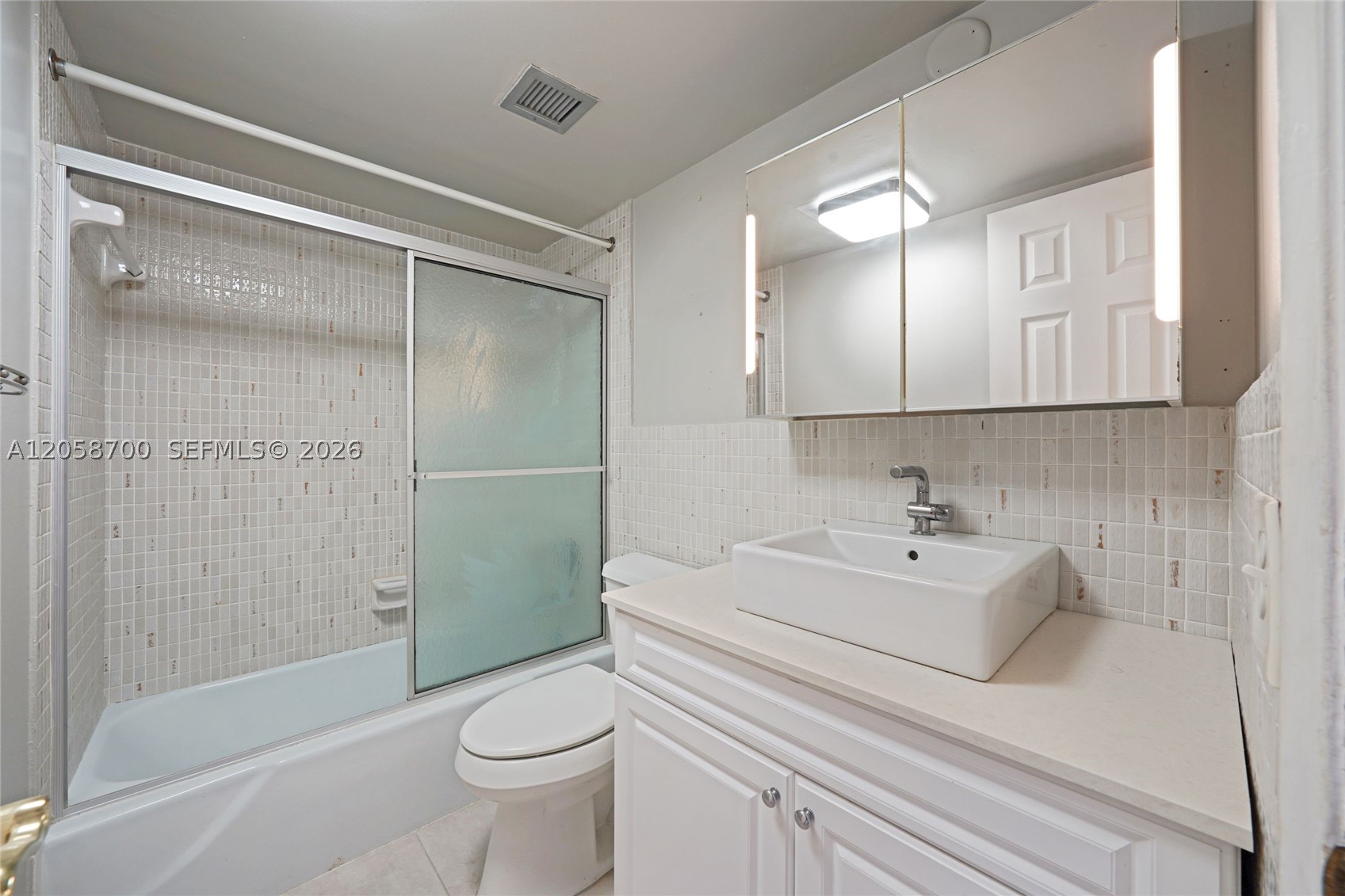 HILLCREST COUNTRY CLUB AP - Residential