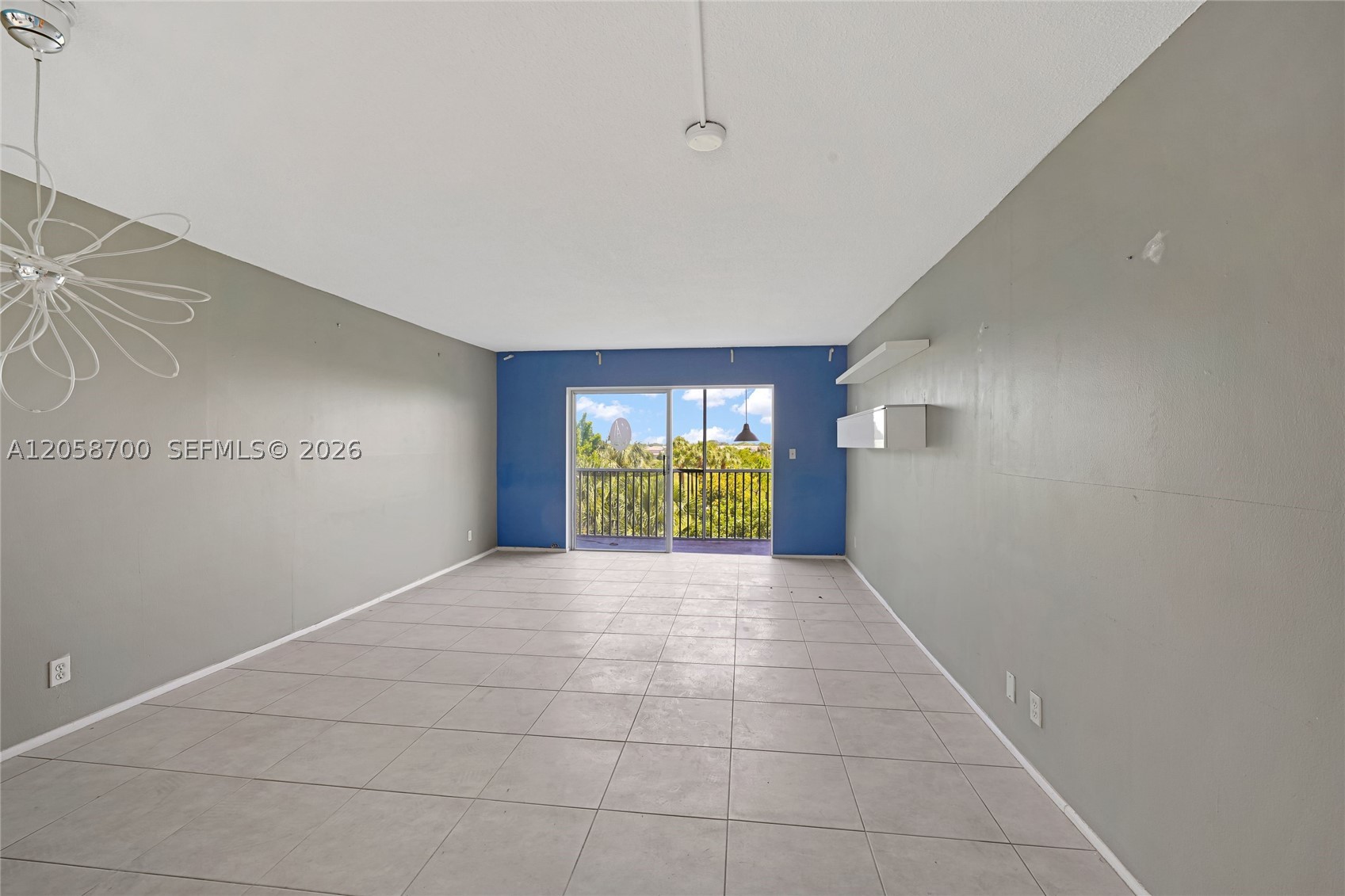 HILLCREST COUNTRY CLUB AP - Residential