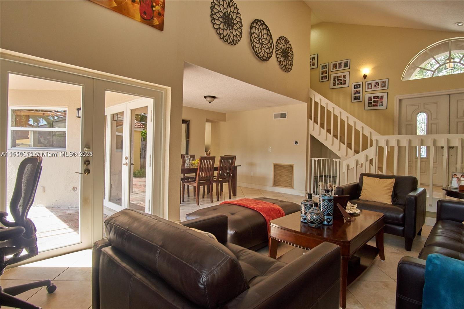 LAS CASAS AT KENDALL - Residential Lease