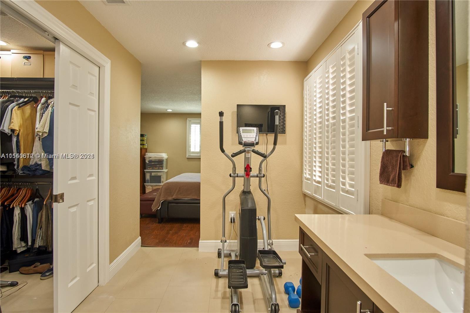 LAS CASAS AT KENDALL - Residential Lease