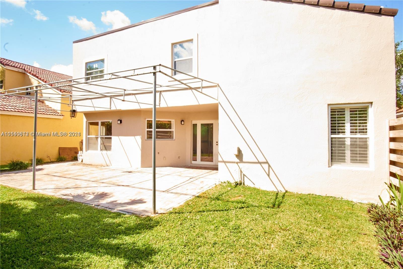 LAS CASAS AT KENDALL - Residential Lease