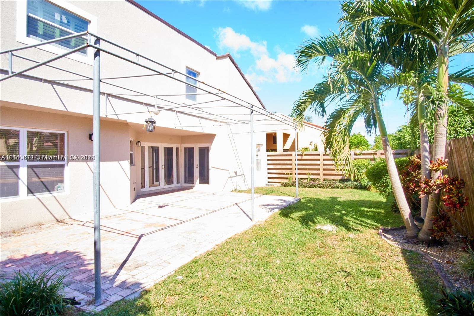 LAS CASAS AT KENDALL - Residential Lease
