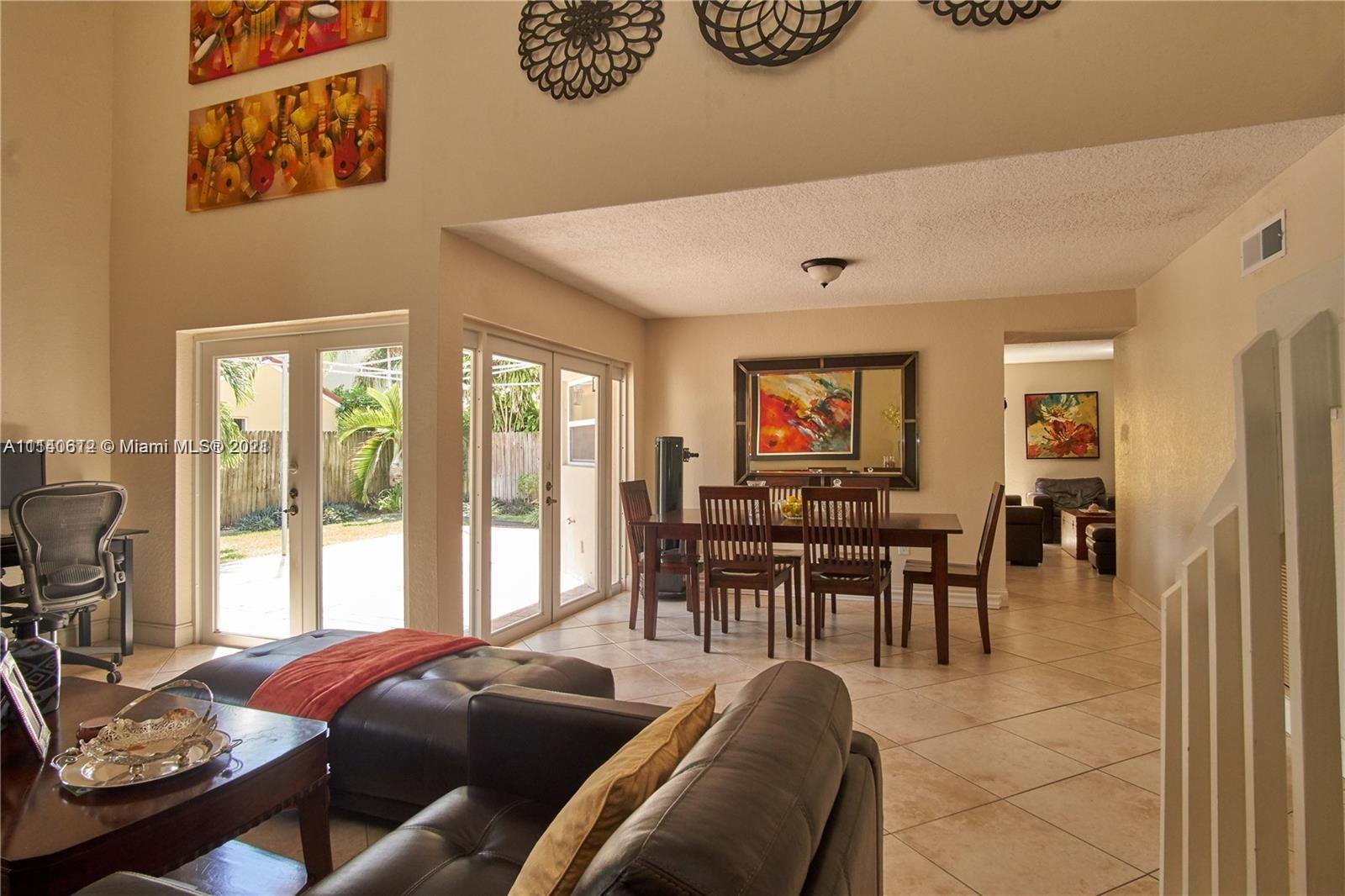 LAS CASAS AT KENDALL - Residential Lease