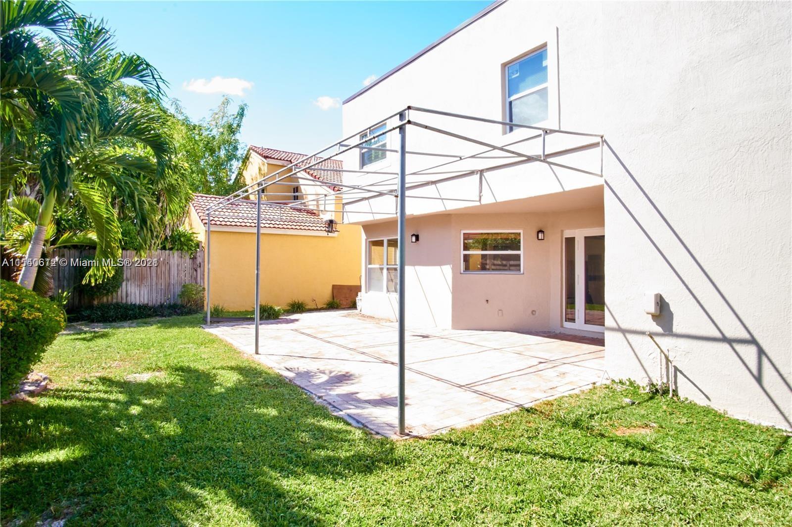 LAS CASAS AT KENDALL - Residential Lease