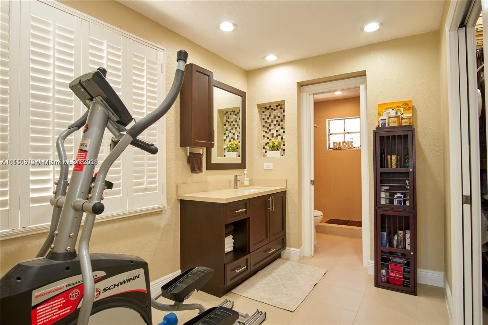 LAS CASAS AT KENDALL - Residential Lease