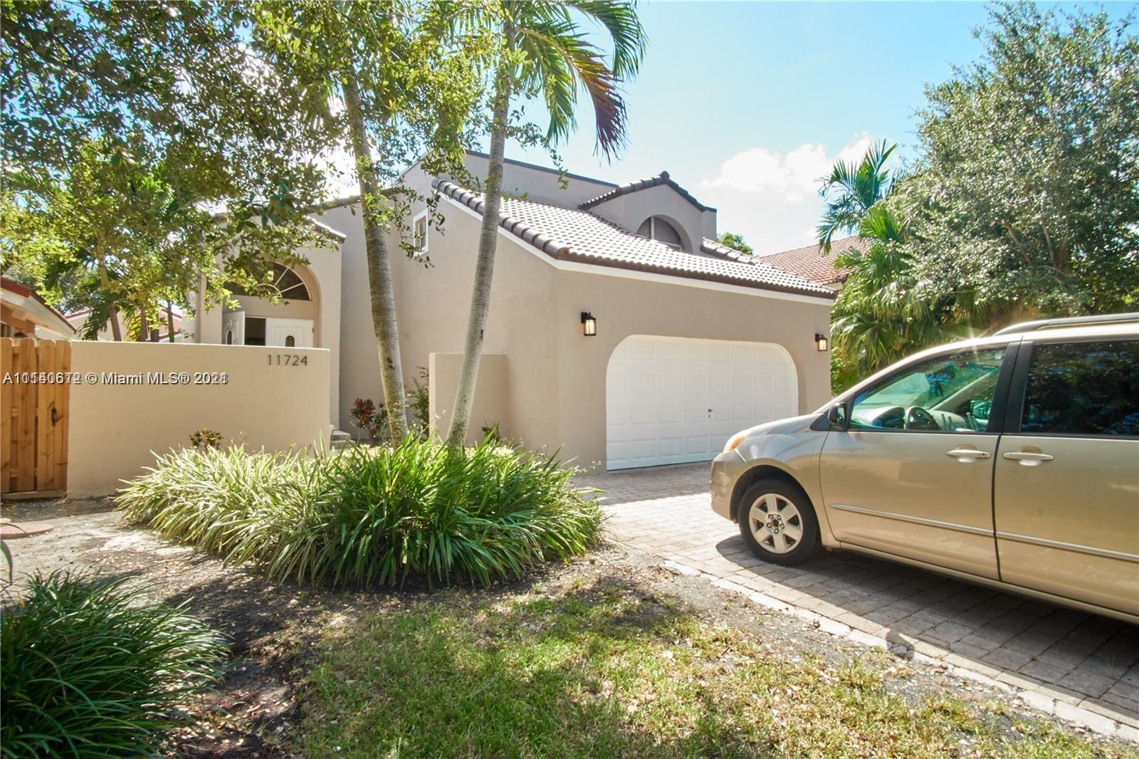 LAS CASAS AT KENDALL - Residential Lease