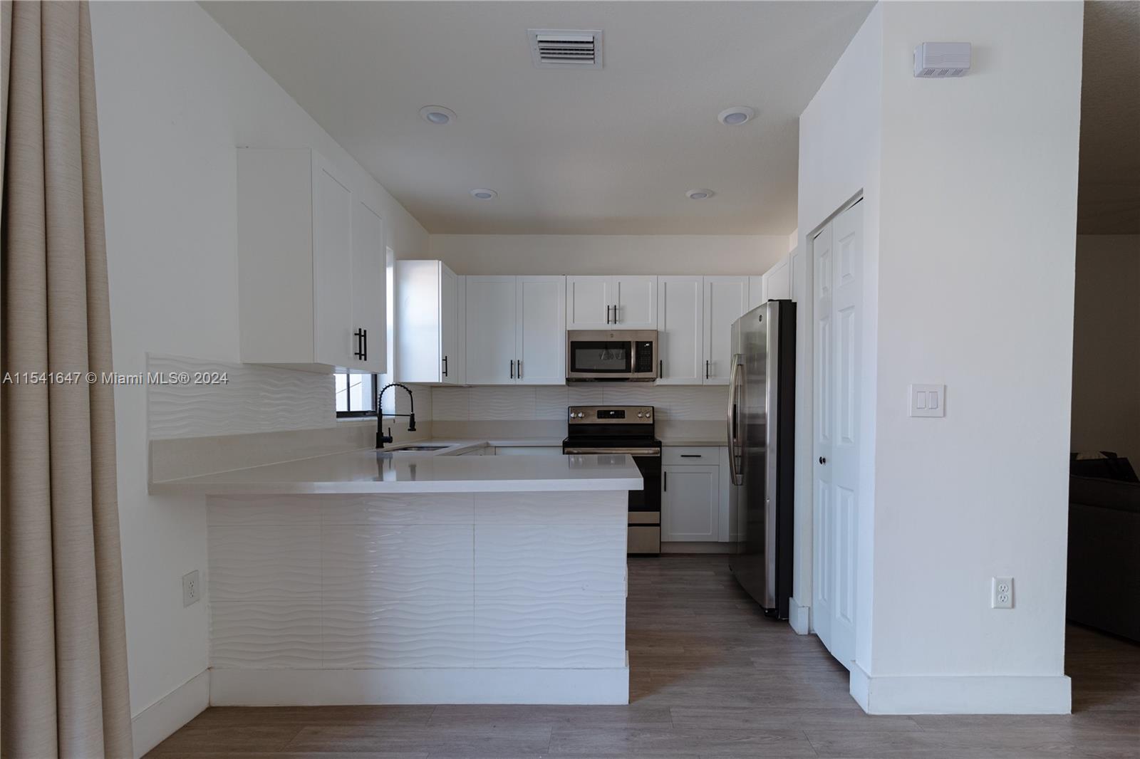 AQUABELLA SECTION TWO - Residential Lease