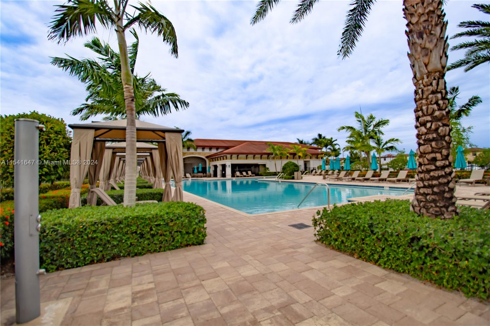 AQUABELLA SECTION TWO - Residential Lease