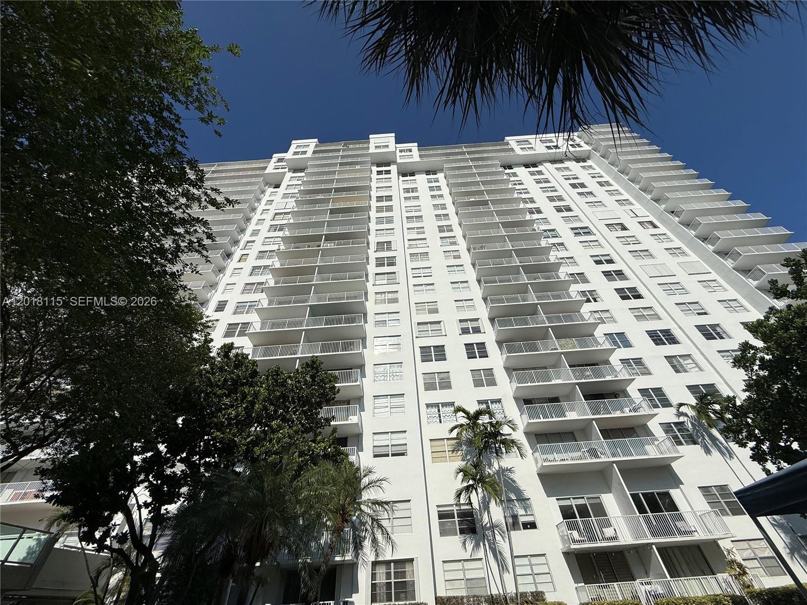 Discover this charming 2/2 apartment in Aventura. Enjoy a balcony with pool views and variety of amenities,
including Yoga and Zumba classes, art and more within the community. The building offers two swimming pools,
basketball courts, tennis courts, BBQ area, library, business center and billar room