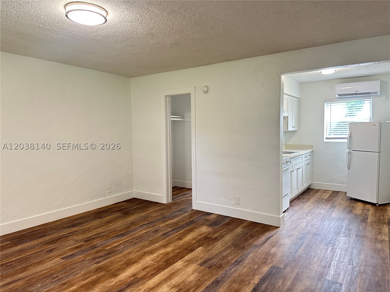 NORTH HOLLYWOOD SQUARE AM - Residential Lease