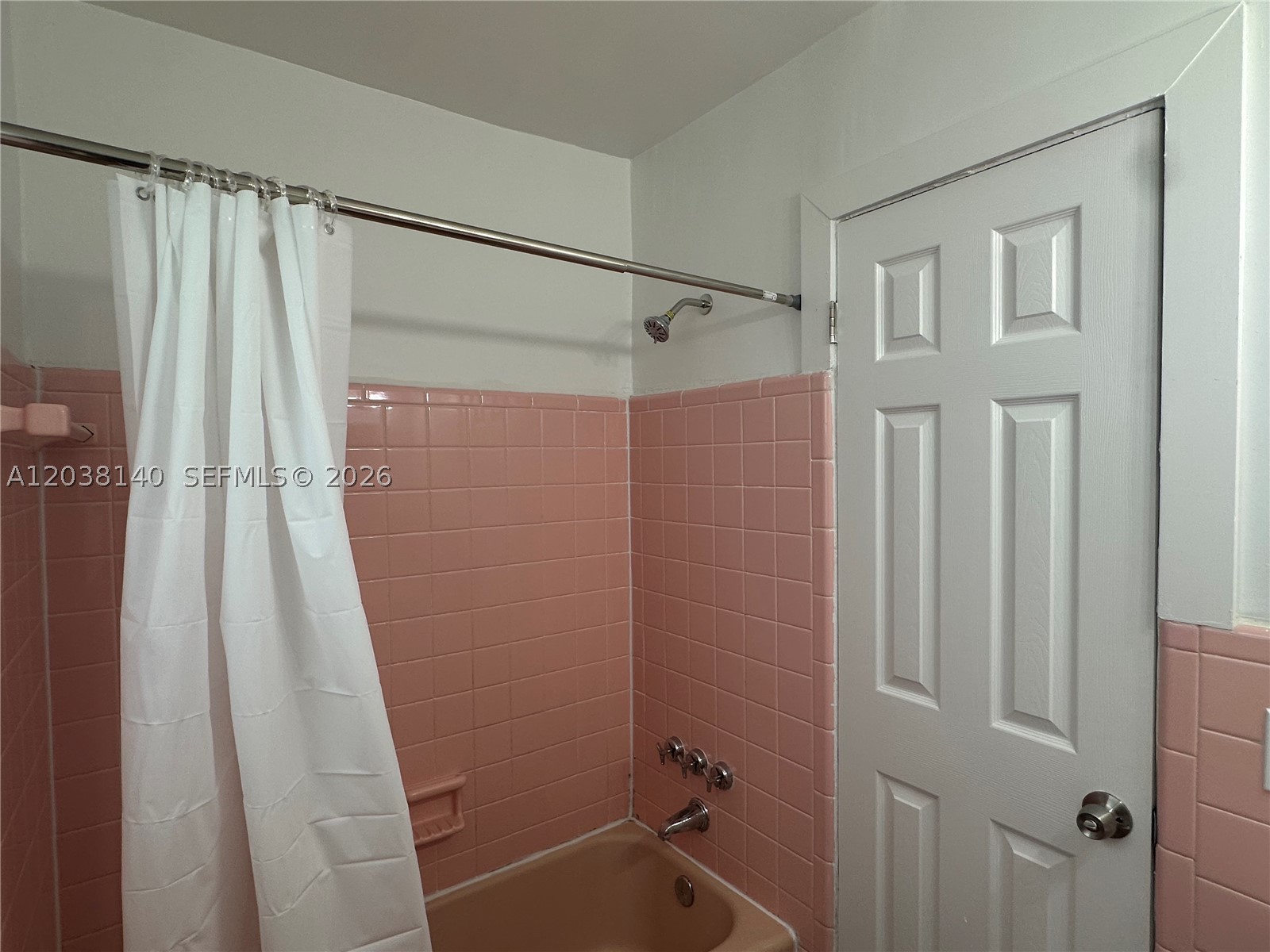 NORTH HOLLYWOOD SQUARE AM - Residential Lease