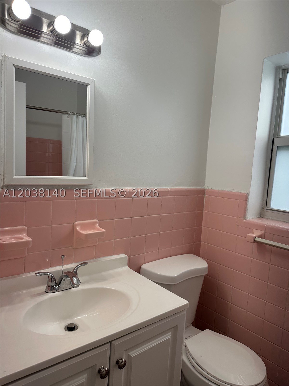 NORTH HOLLYWOOD SQUARE AM - Residential Lease