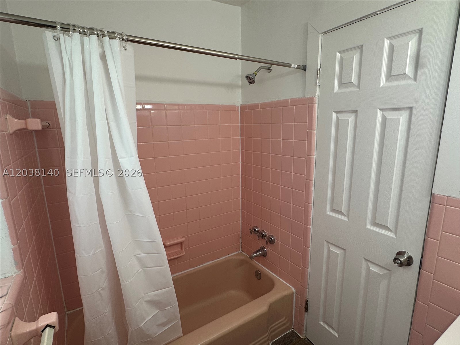 NORTH HOLLYWOOD SQUARE AM - Residential Lease