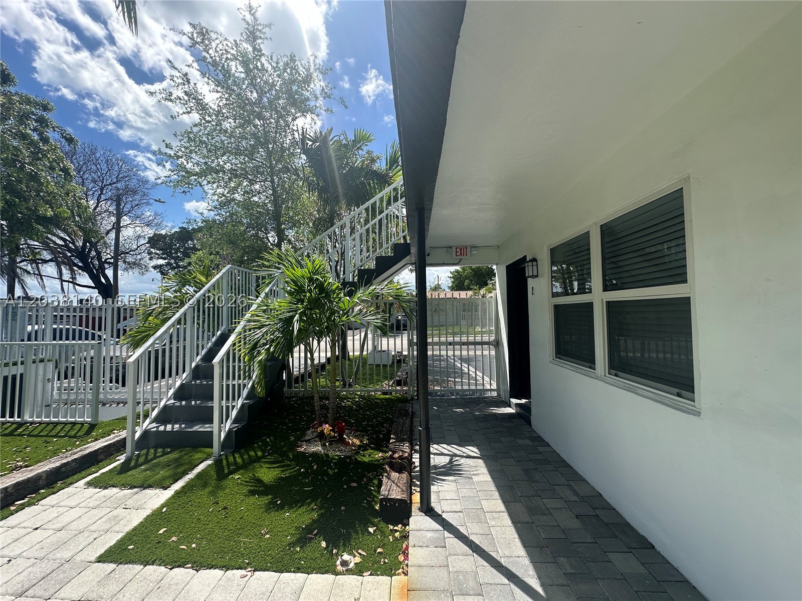 NORTH HOLLYWOOD SQUARE AM - Residential Lease
