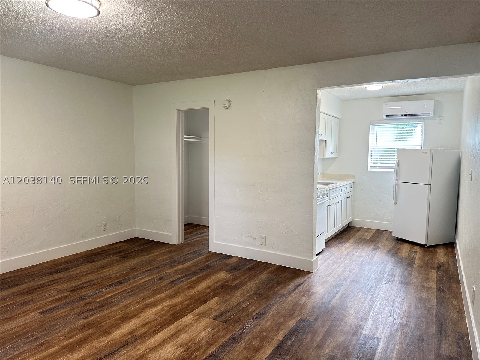 NORTH HOLLYWOOD SQUARE AM - Residential Lease