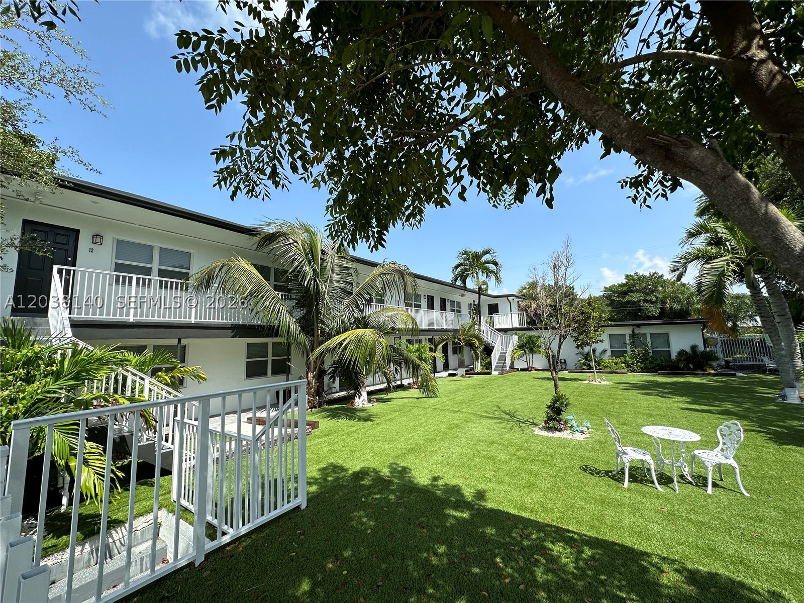 NORTH HOLLYWOOD SQUARE AM - Residential Lease