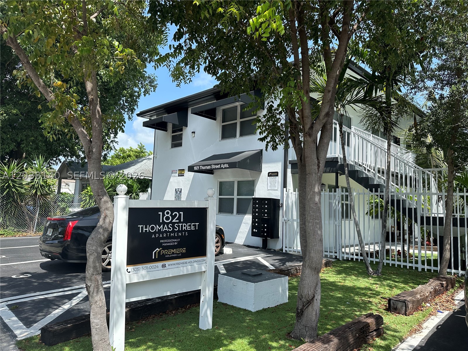 NORTH HOLLYWOOD SQUARE AM - Residential Lease