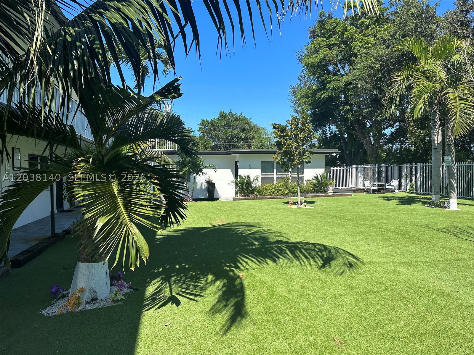 NORTH HOLLYWOOD SQUARE AM - Residential Lease