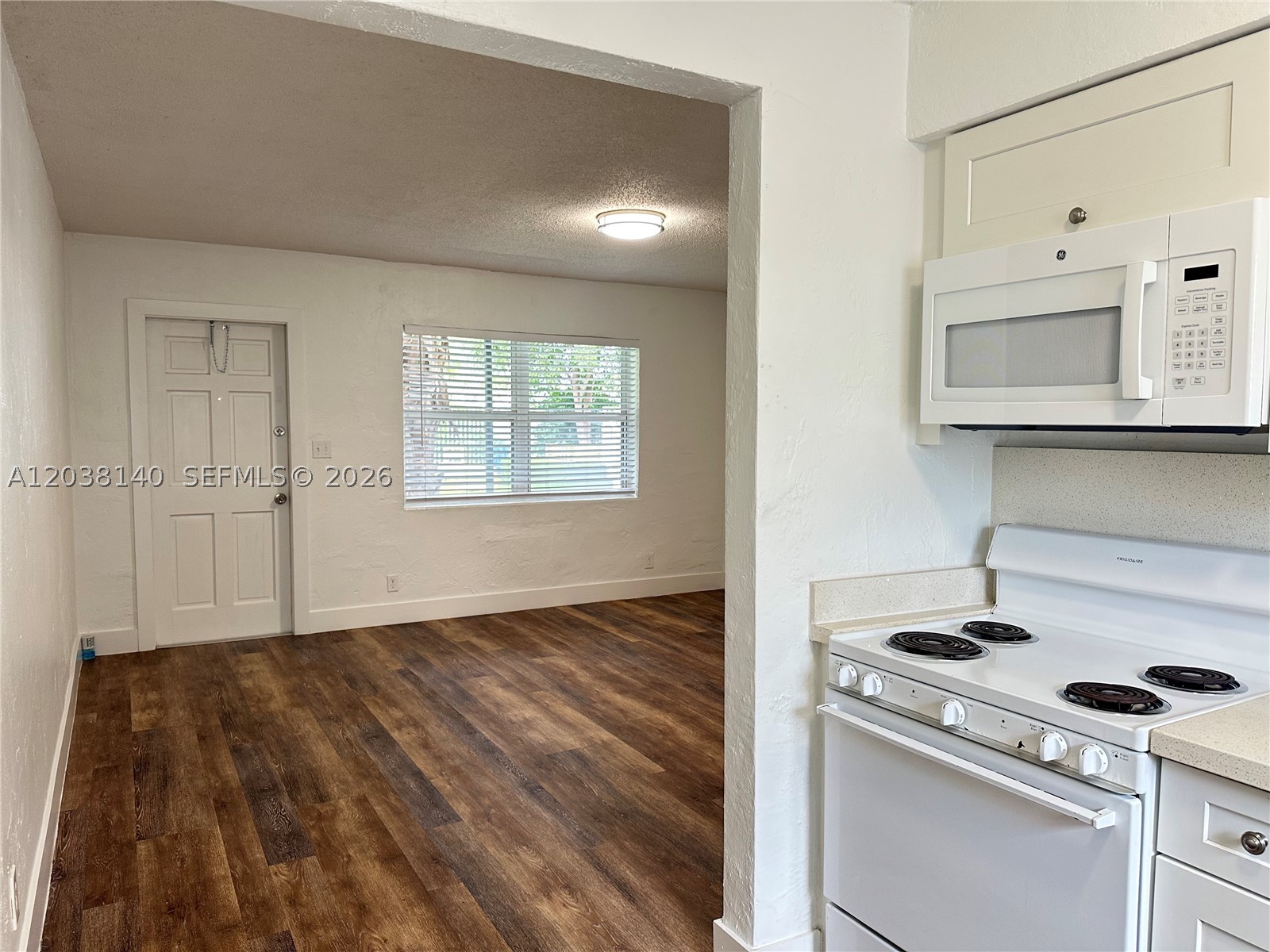 NORTH HOLLYWOOD SQUARE AM - Residential Lease