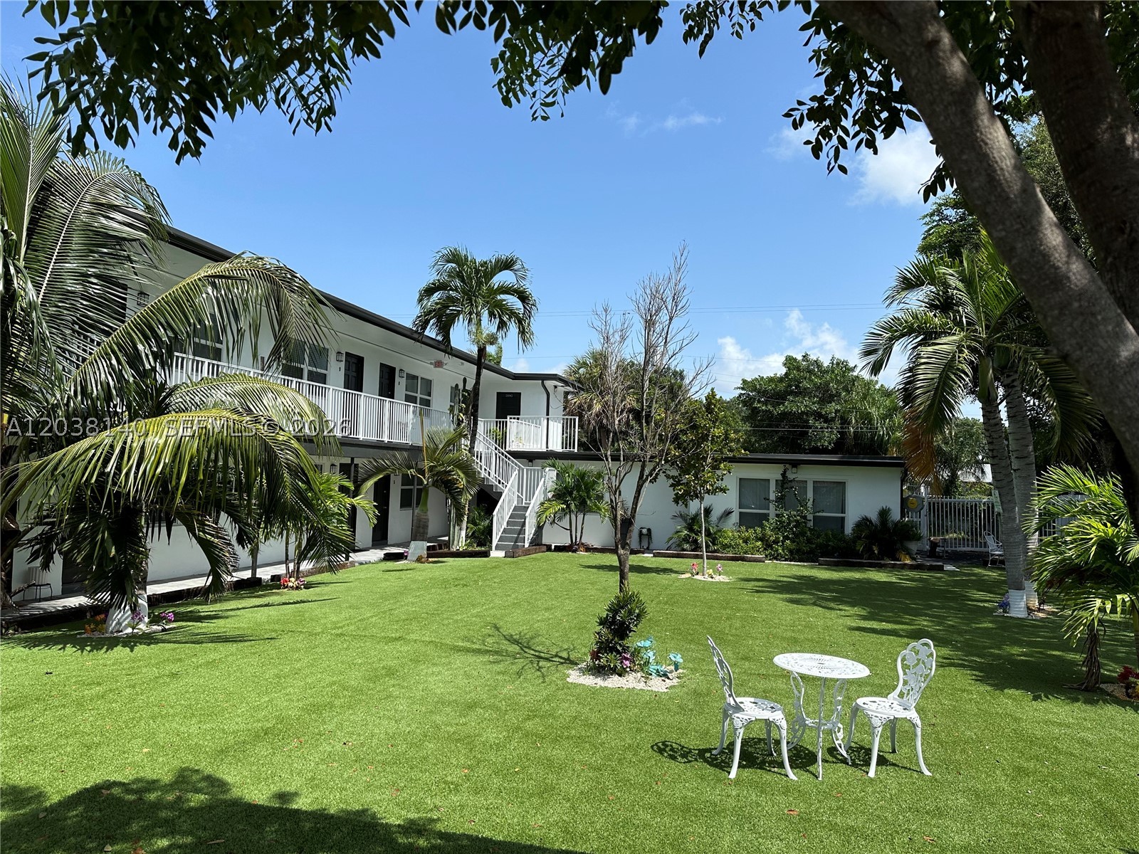 NORTH HOLLYWOOD SQUARE AM - Residential Lease