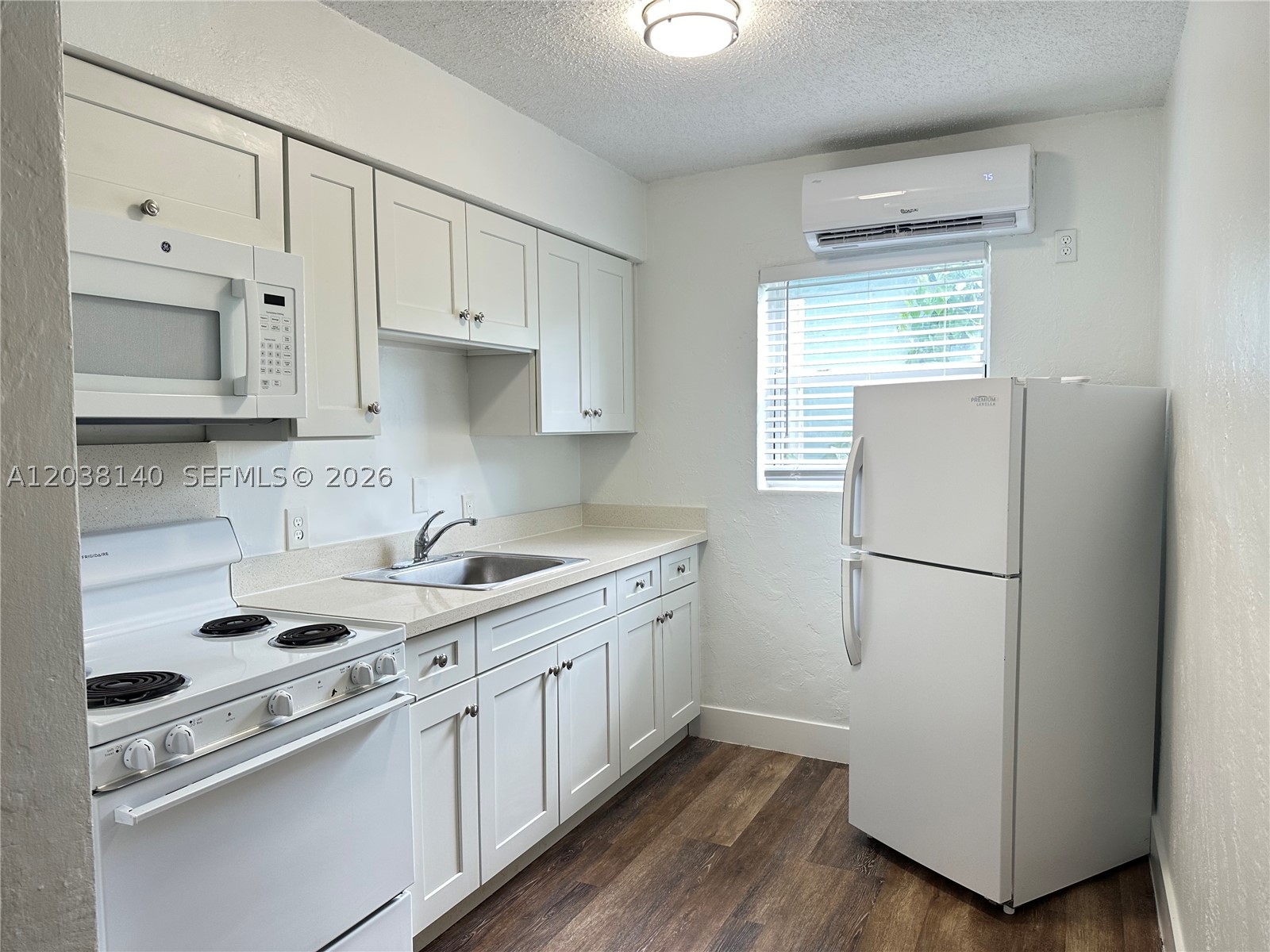 NORTH HOLLYWOOD SQUARE AM - Residential Lease