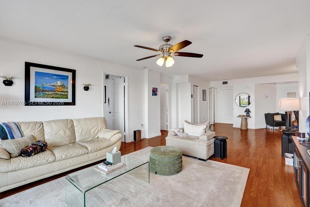 SUMMIT CONDO - Residential