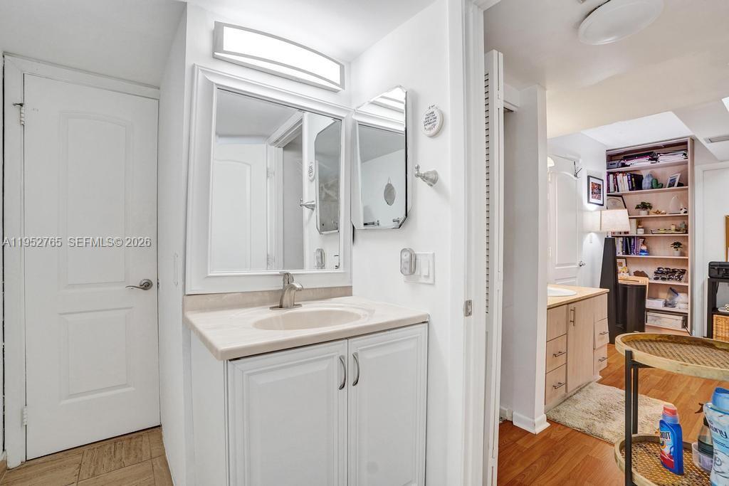 SUMMIT CONDO - Residential