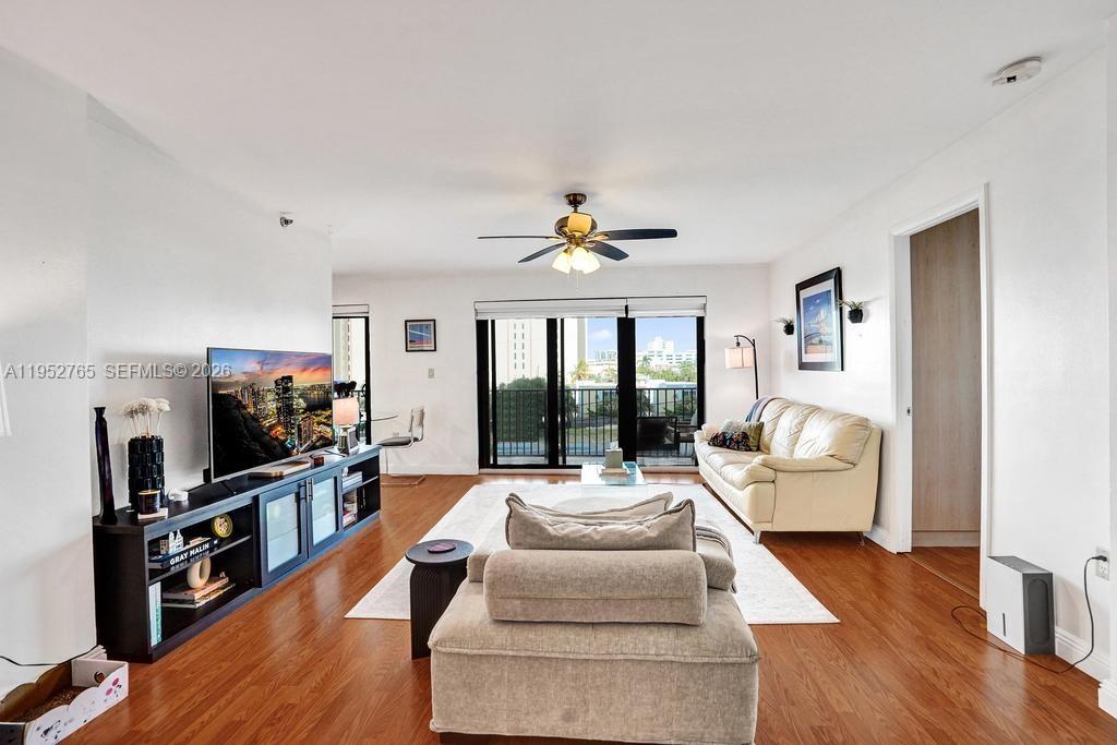 SUMMIT CONDO - Residential