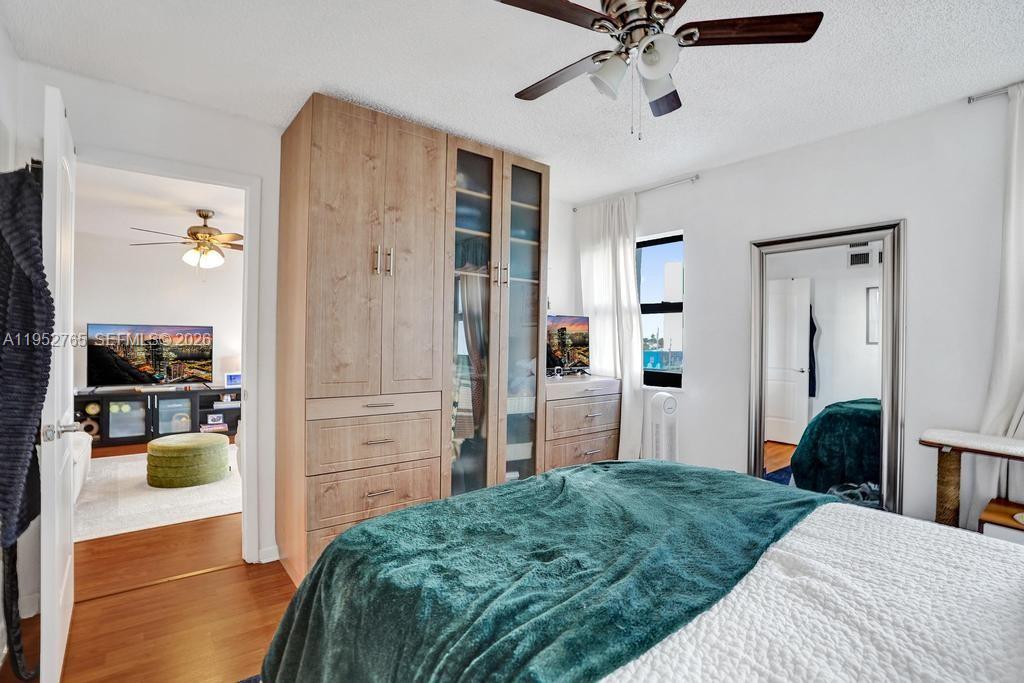 SUMMIT CONDO - Residential