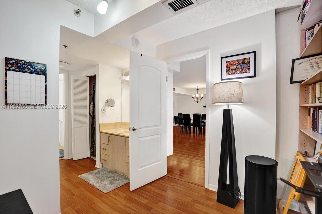 SUMMIT CONDO - Residential