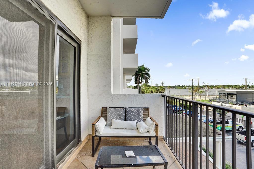 SUMMIT CONDO - Residential