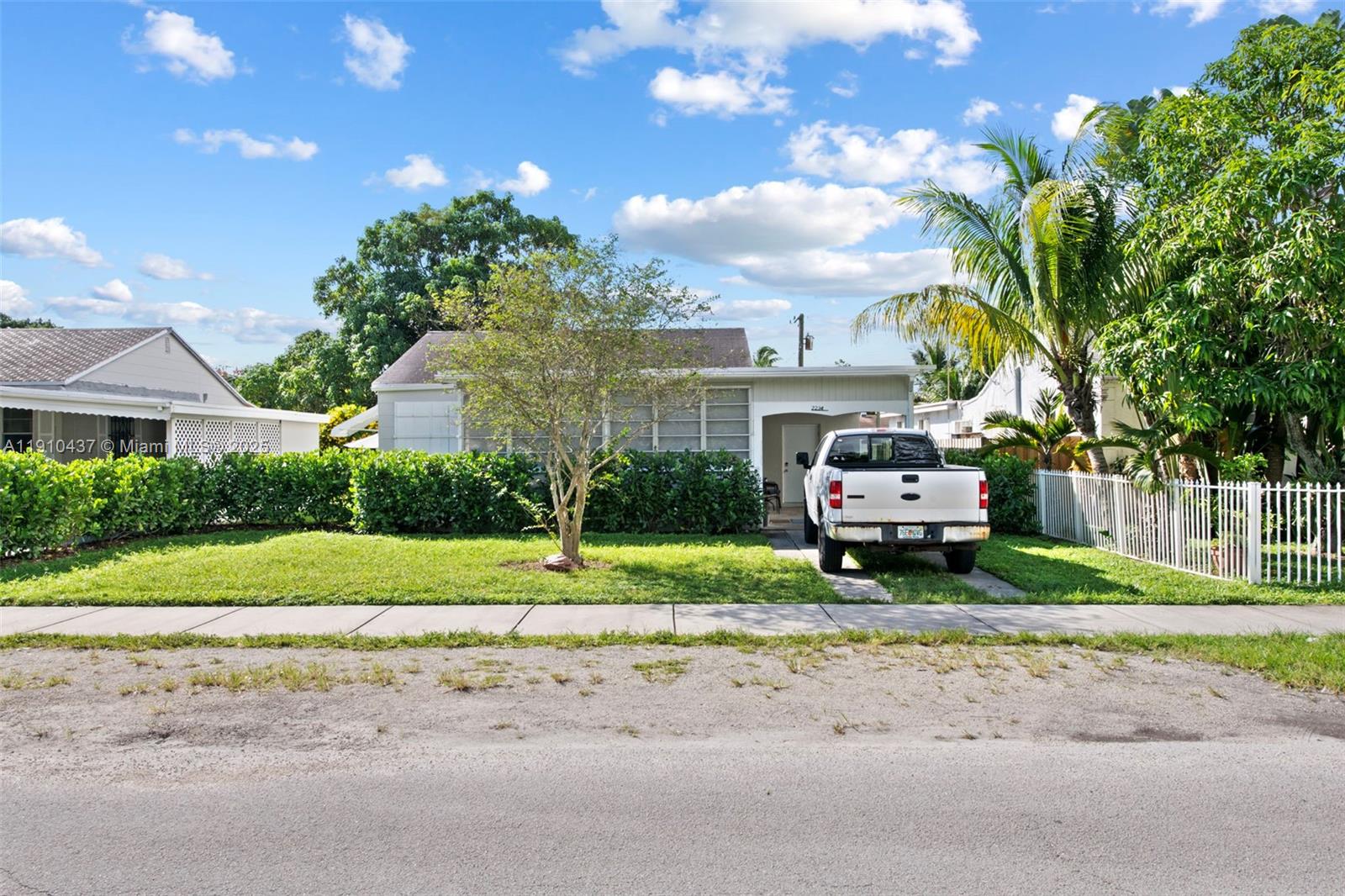 HOLLYWOOD PARK - Residential