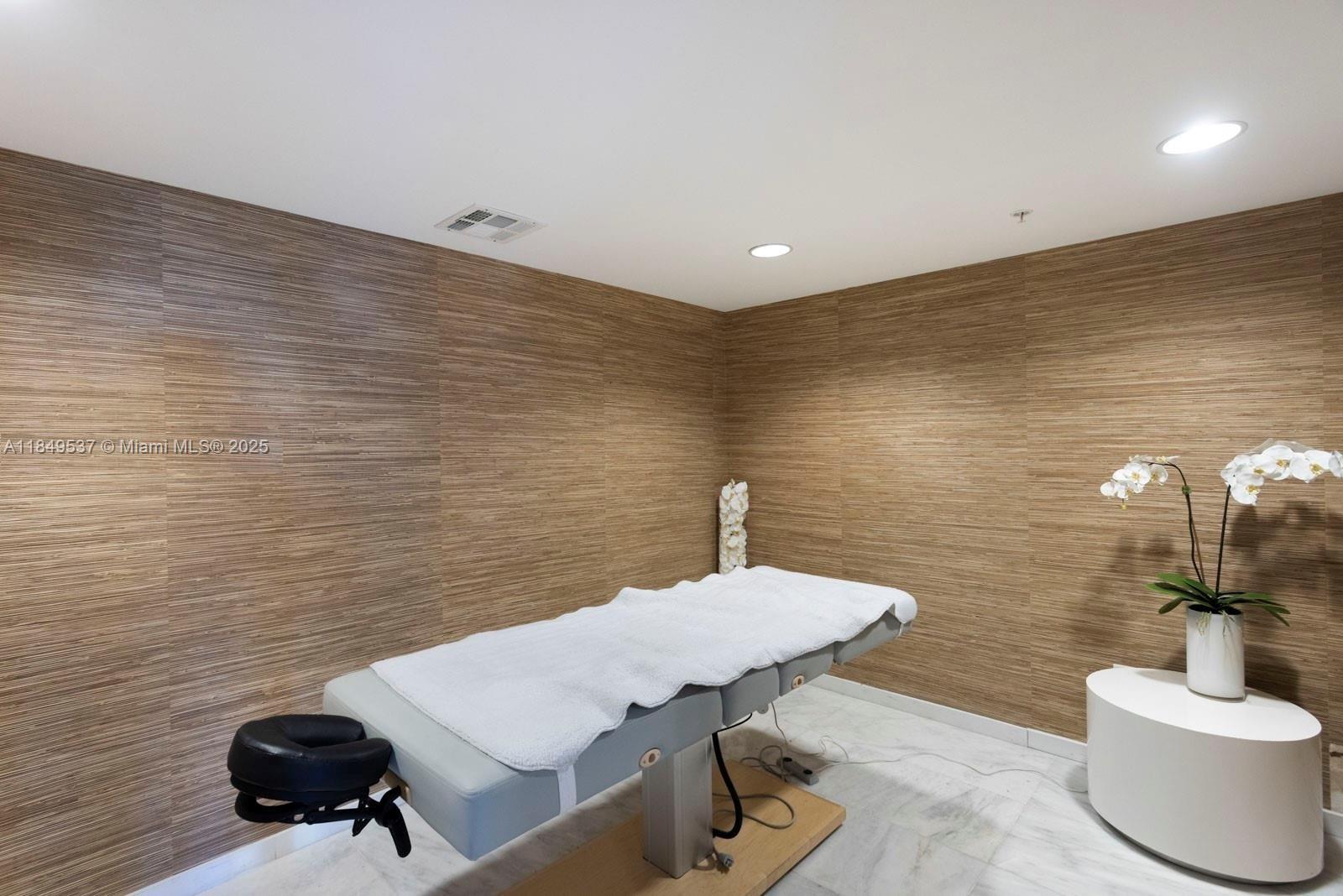 400 SUNNY ISLES CONDO EAS - Residential