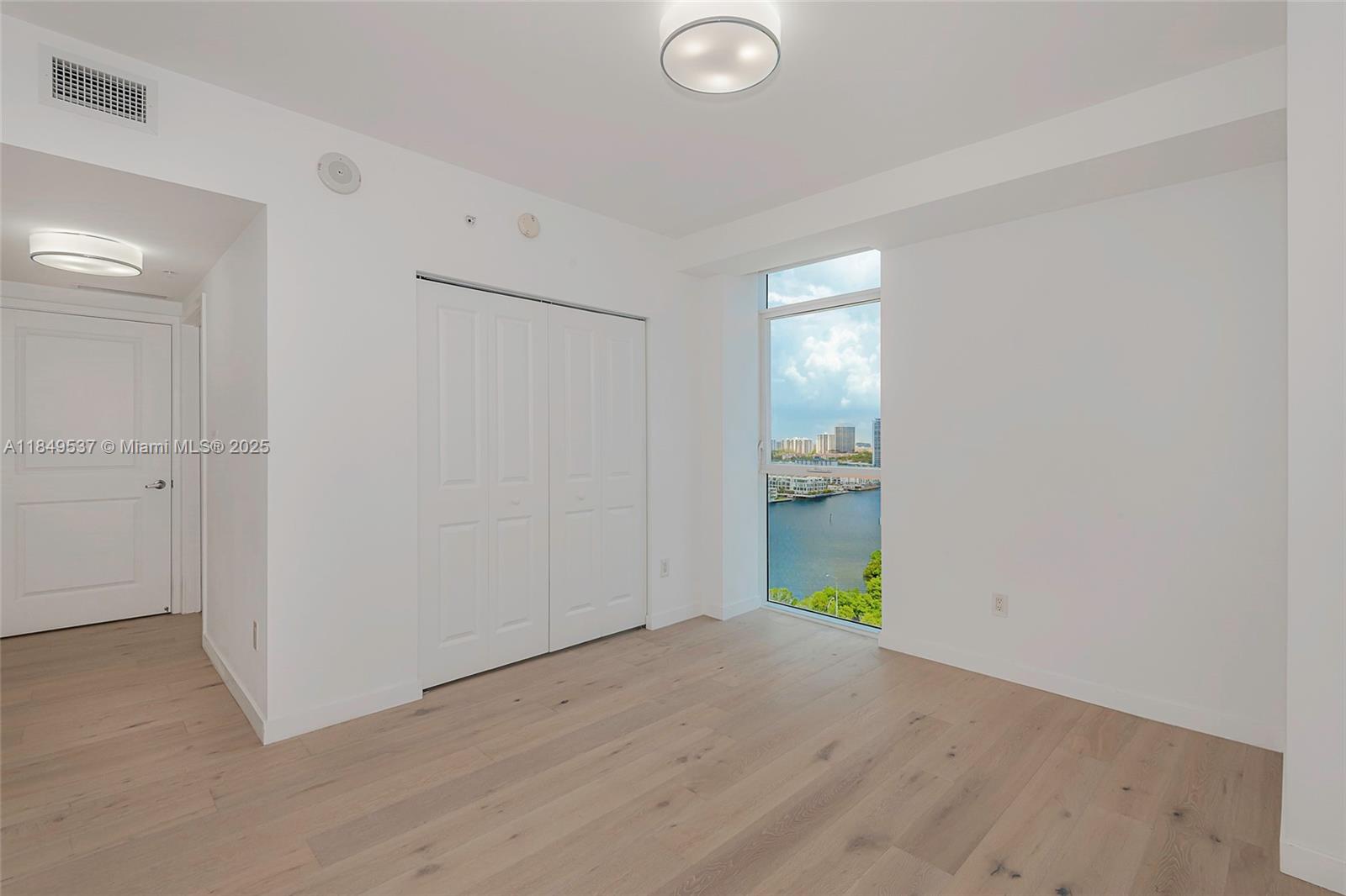 400 SUNNY ISLES CONDO EAS - Residential