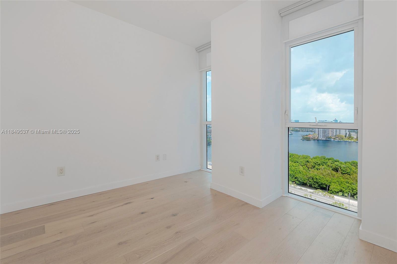 400 SUNNY ISLES CONDO EAS - Residential