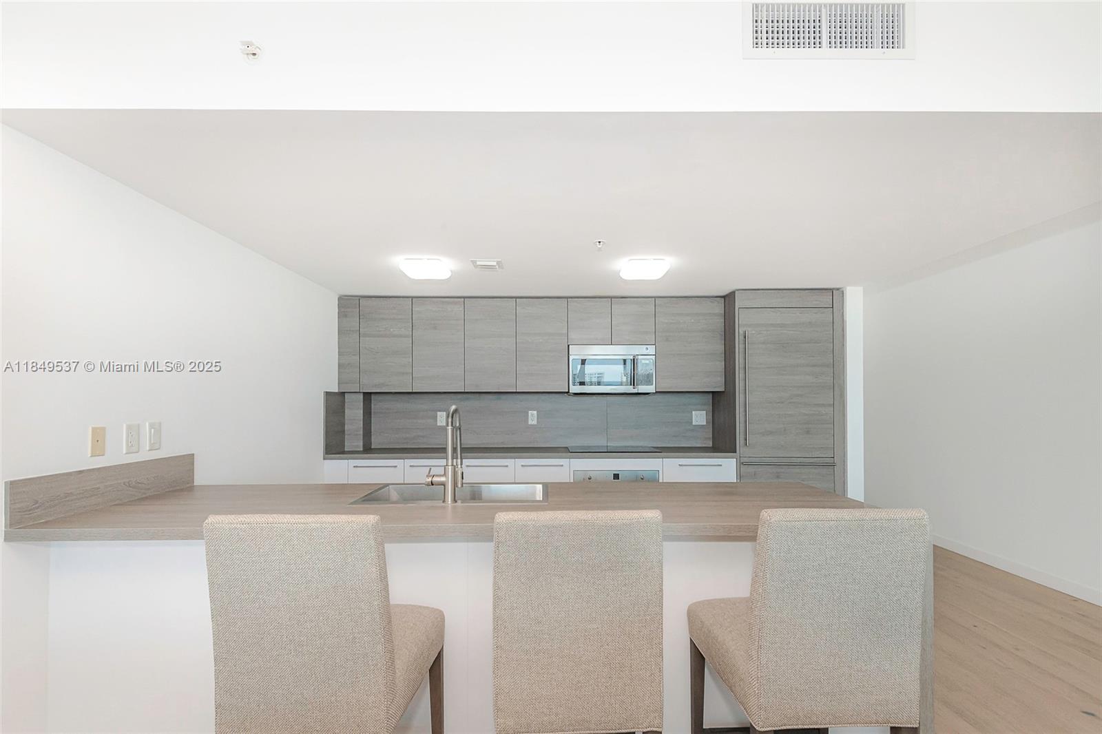 400 SUNNY ISLES CONDO EAS - Residential