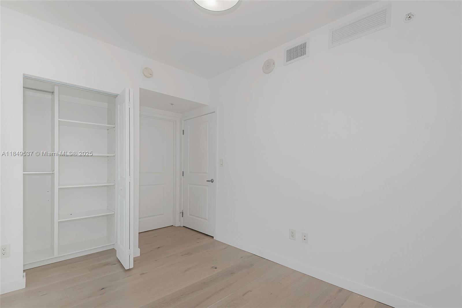 400 SUNNY ISLES CONDO EAS - Residential