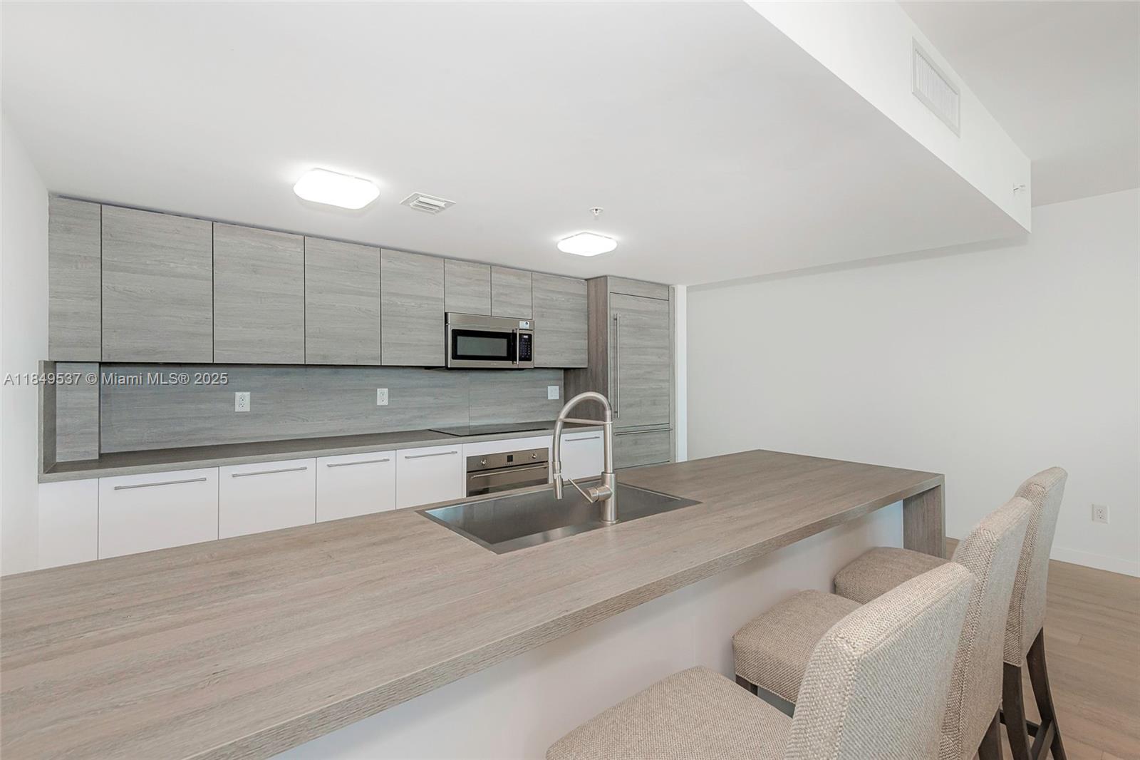 400 SUNNY ISLES CONDO EAS - Residential