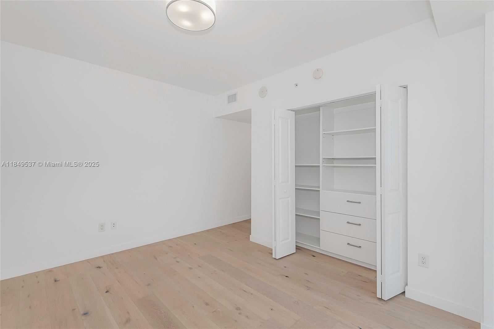 400 SUNNY ISLES CONDO EAS - Residential