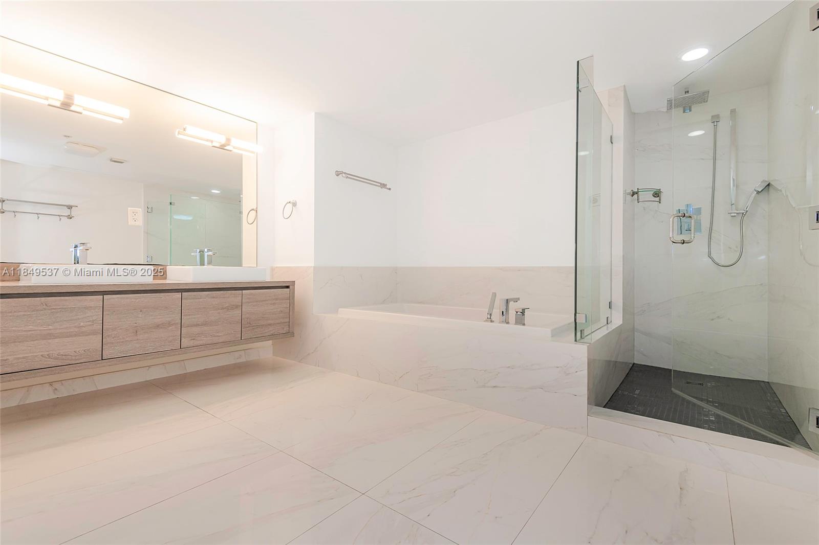 400 SUNNY ISLES CONDO EAS - Residential