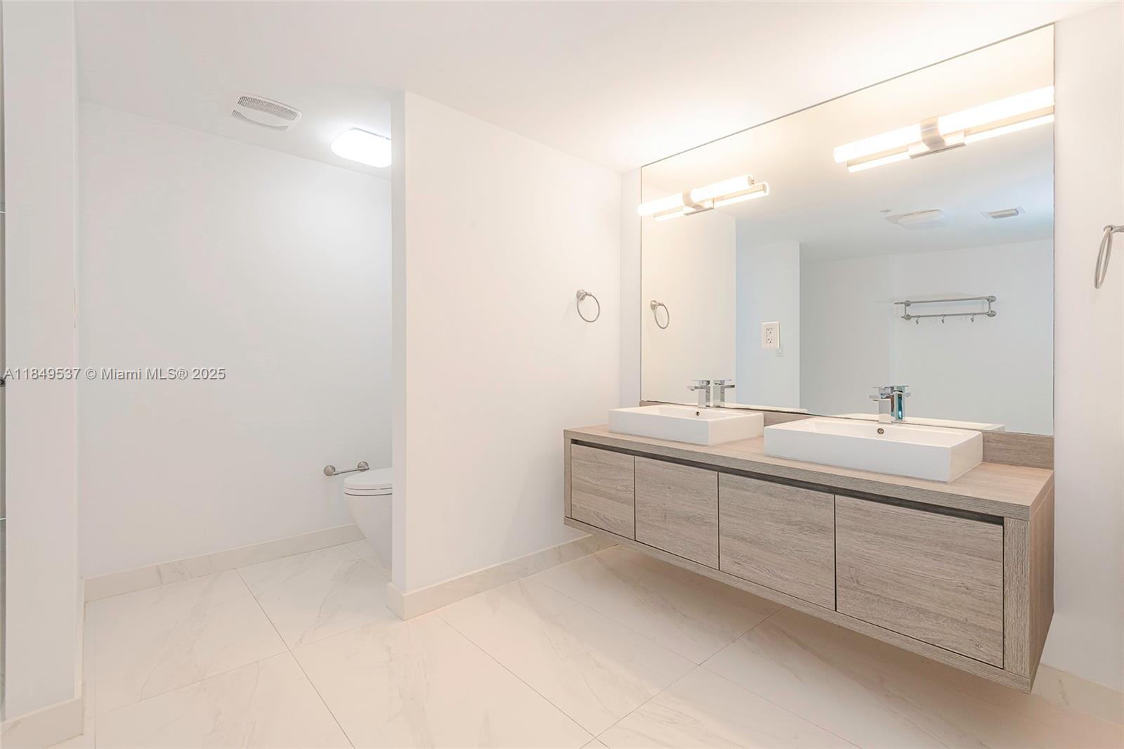 400 SUNNY ISLES CONDO EAS - Residential