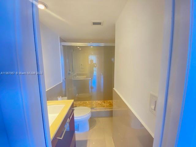 BRICKELL PLACE CONDO - Residential Lease
