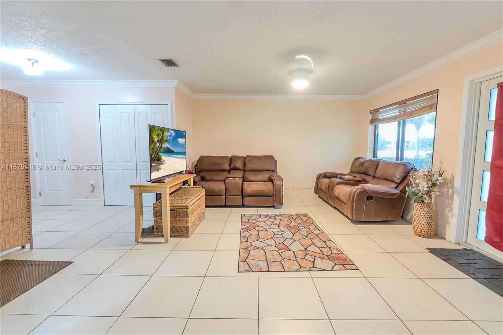 WOODS LANDING CONDO PH I - Residential