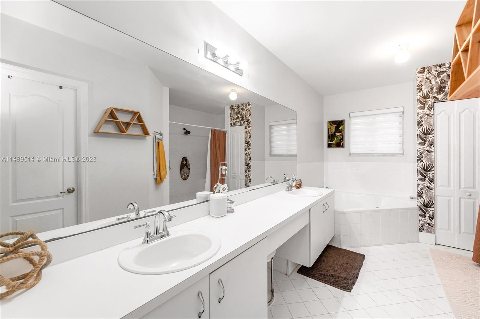 LAKES BY THE BAY SEC 10 - Residential