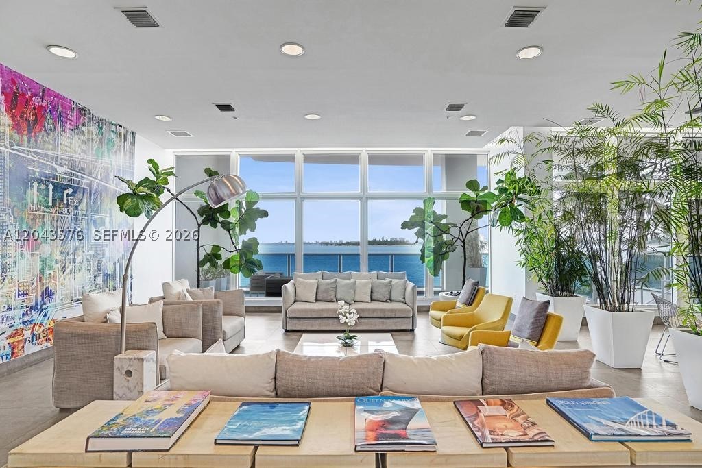 NEW WAVE CONDO - Residential