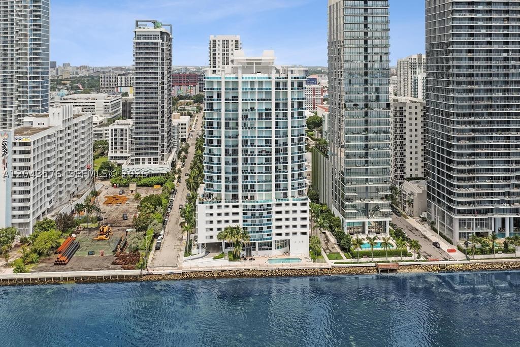 NEW WAVE CONDO - Residential